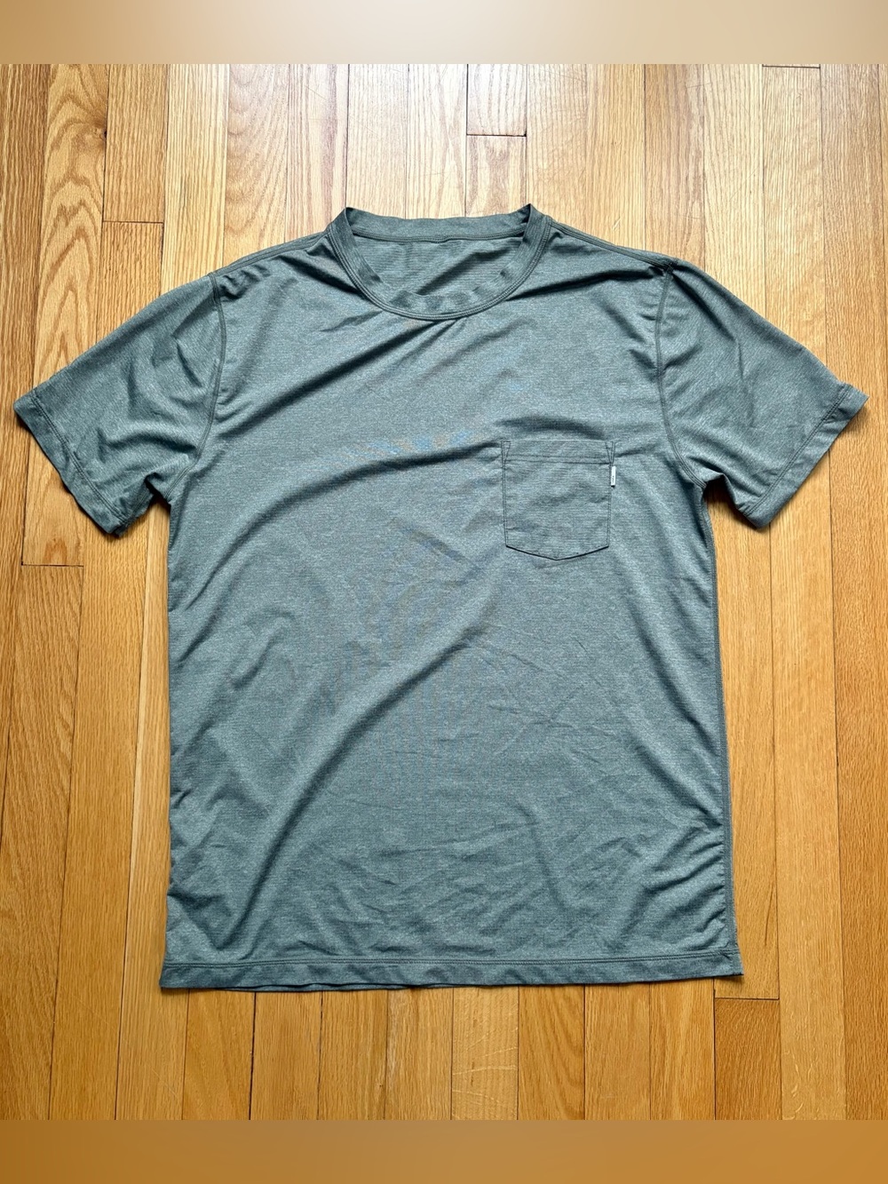 Vuori Men’s Short Sleeve Tradewind Performance T-Shirt Crewneck Medium Green